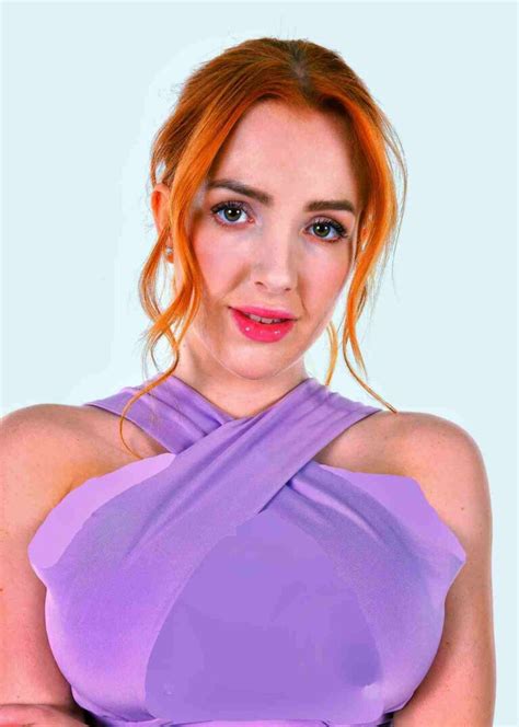 SCARLETT JONES .